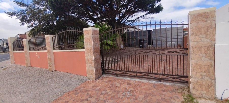 4 Bedroom Property for Sale in Wildwoods Western Cape